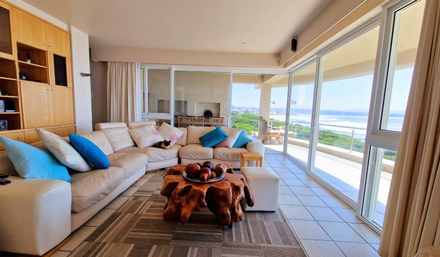 7 Bedroom Property for Sale in Wavecrest Eastern Cape